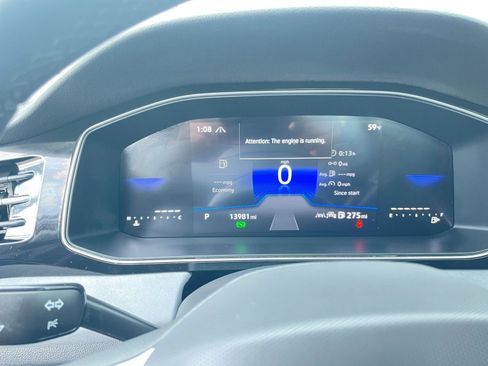 Used 2025 Volkswagen Jetta SE image 40