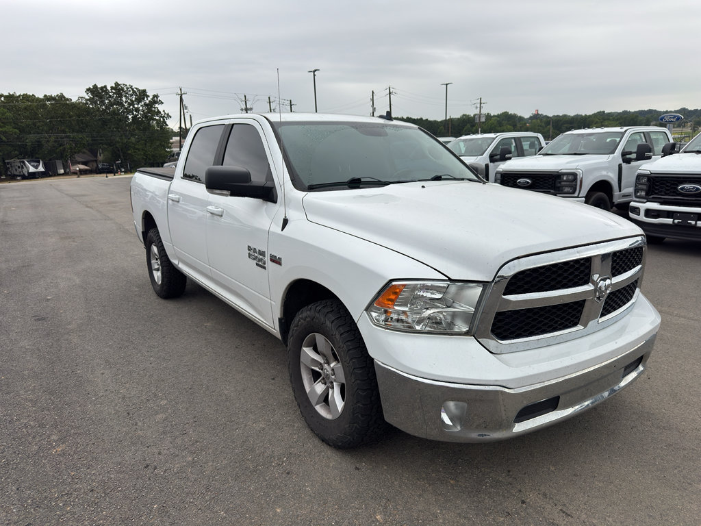 Used 2021 RAM 1500 Classic SLT w/ Luxury Group AWD/4WD image 3