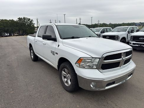 Used 2021 RAM 1500 Classic SLT w/ Luxury Group AWD/4WD image 3
