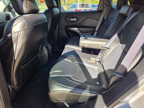 Used 2019 Jeep Cherokee Limited image 32