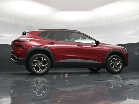 Used 2025 Chevrolet Trax LT w/ LT Convenience Package FWD image 50