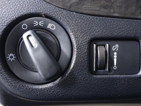 Used 2019 Dodge Grand Caravan SE w/ UConnect Hands-Free Group image 10