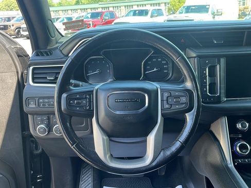 Used 2021 GMC Yukon XL Denali w/ Denali Premium Package AWD/4WD image 17
