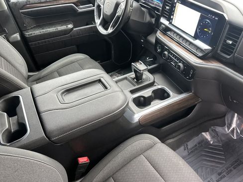 Used 2022 Chevrolet Silverado 1500 LT w/ Z71 Off-Road Package AWD/4WD image 15