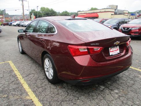 Used 2016 Chevrolet Malibu LT FWD image 2