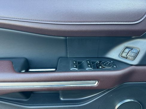 Used 2023 Ford Expedition Limited image 11