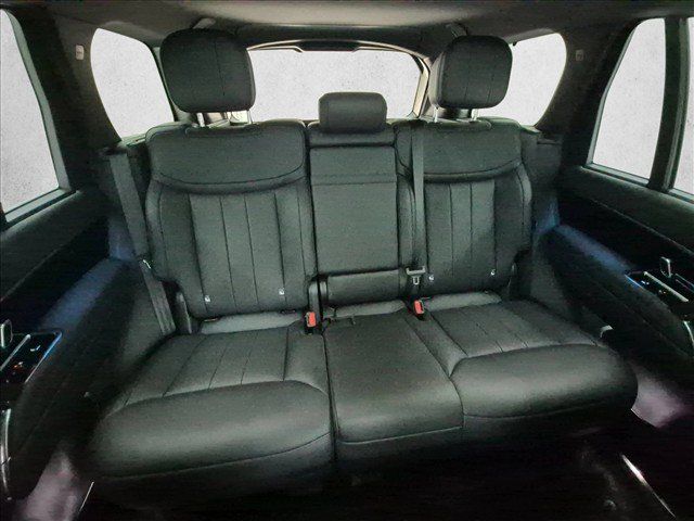 Certified 2025 Land Rover Range Rover SE AWD/4WD image 23