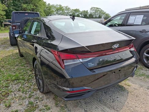 Used 2023 Hyundai Elantra SEL FWD image 5