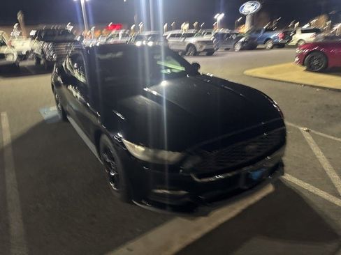 Used 2015 Ford Mustang Coupe image 4