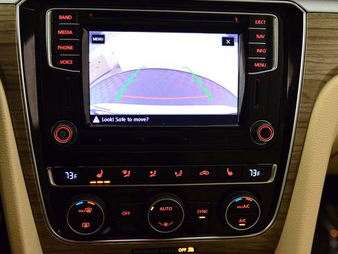 Used 2017 Volkswagen Passat 1.8T SEL Premium image 34