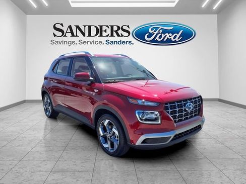 Used 2025 Hyundai Venue SEL FWD image 1
