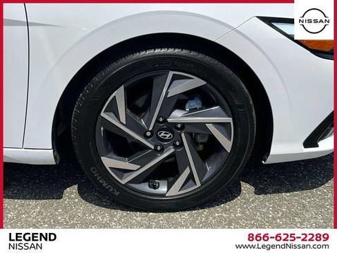 Used 2024 Hyundai Elantra SEL w/ Convenience Package FWD image 8