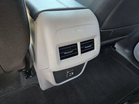 Used 2024 GMC Terrain SLE AWD/4WD image 13