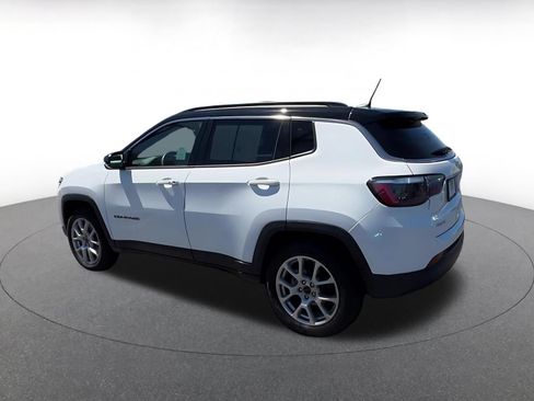 Used 2025 Jeep Compass Limited AWD/4WD image 10