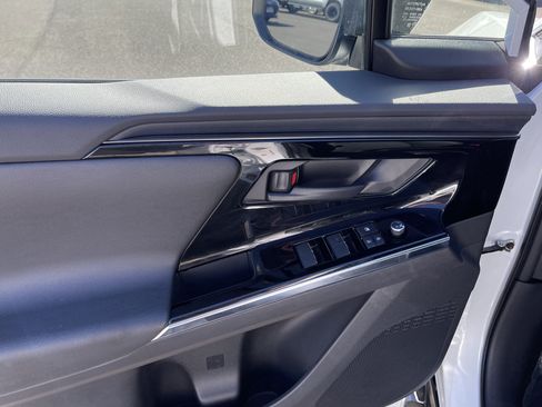 Used 2023 Toyota bZ4X FWD image 18