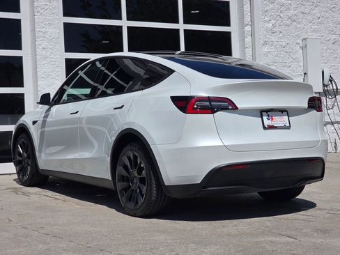 Used 2021 Tesla Model Y Long Range image 7