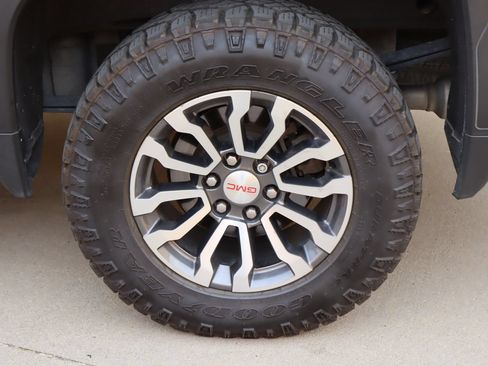 Used 2022 GMC Sierra 1500 AT4 w/ AT4 Preferred Package AWD/4WD image 29