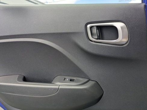 Used 2025 Hyundai Venue SEL FWD image 25