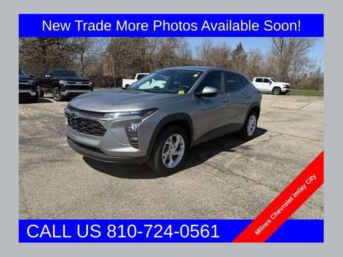 Used 2024 Chevrolet Trax LS w/ LS Convenience Package image 1