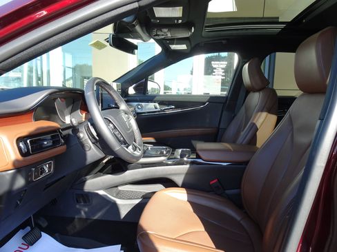 Used 2022 Lincoln Nautilus Reserve w/ Equipment Group 202A image 8