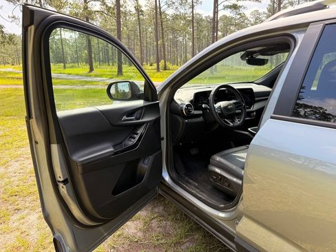 Used 2025 Chevrolet Equinox LT w/ Convenience Package II FWD image 11