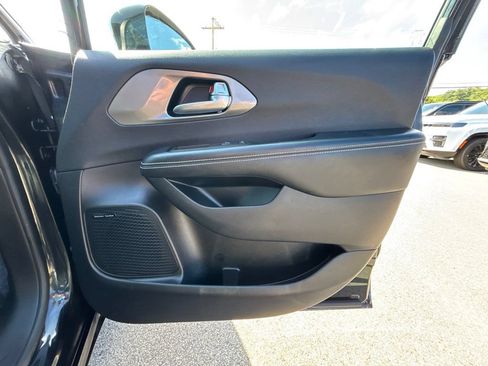 Certified 2022 Chrysler Pacifica Limited w/ S Appearance Package FWD image 31