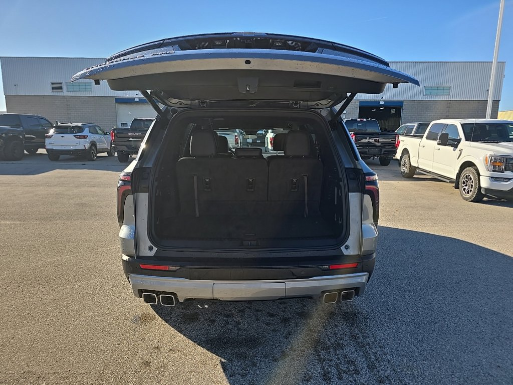 Used 2026 Chevrolet Traverse LT AWD/4WD image 6