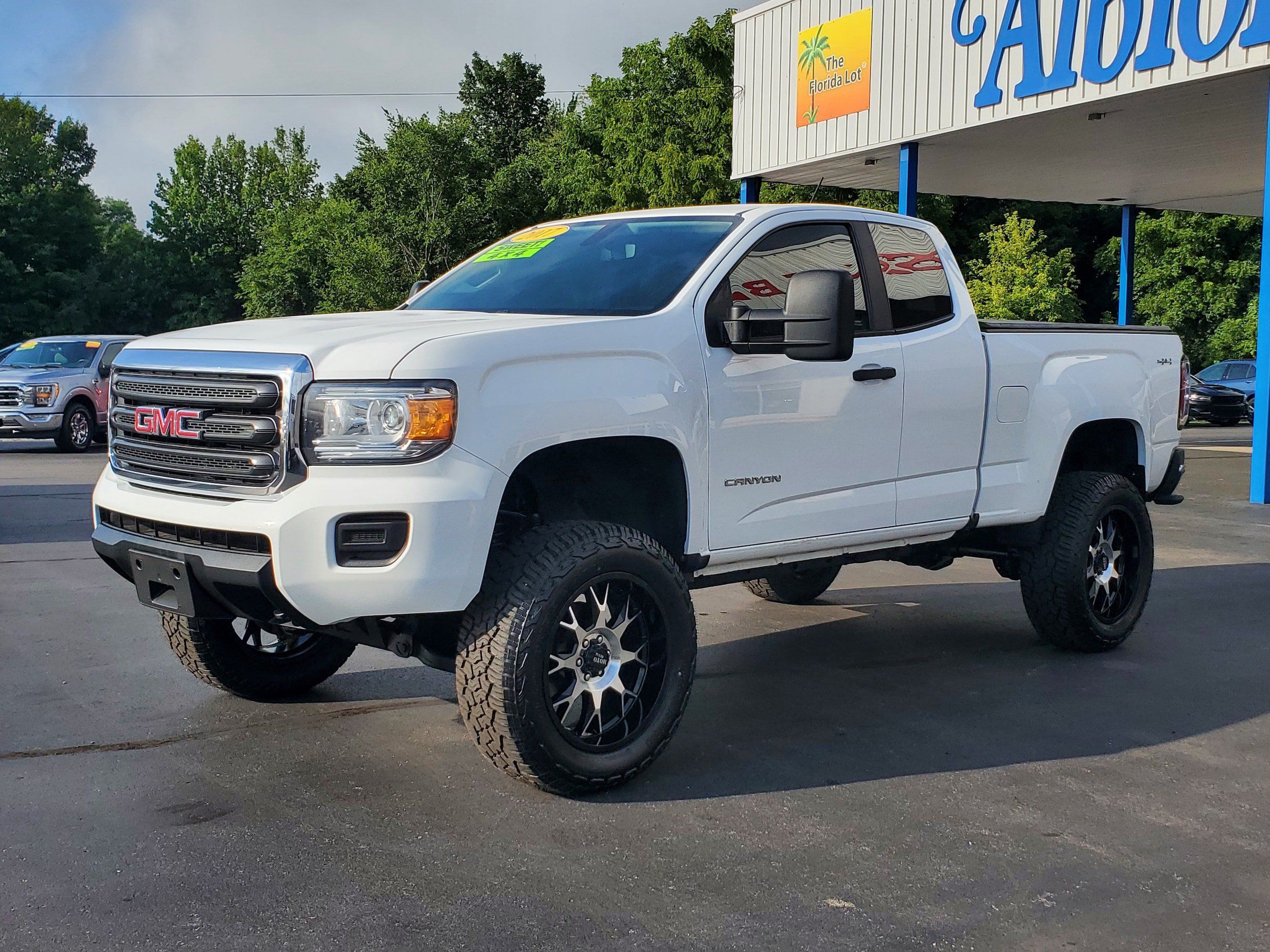 Used 2017 GMC Canyon 4x4 Extended Cab w/ Convenience Package image 2