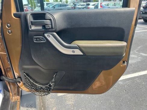 Used 2011 Jeep Wrangler Sahara w/ Connectivity Group AWD/4WD image 27