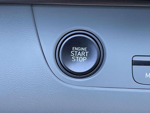 Certified 2025 Hyundai Elantra Limited image 25