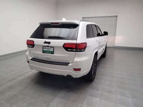 Used 2018 Jeep Grand Cherokee Altitude image 7