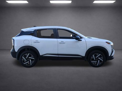 Used 2026 Nissan Kicks SV w/ Charging Package image 3