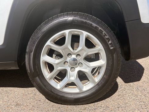 Used 2015 Jeep Renegade Latitude image 9