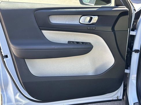 Certified 2026 Volvo XC40 B5 Plus w/ Protection Package Premier image 15