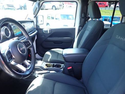 Used 2018 Jeep Wrangler Unlimited Sahara AWD/4WD image 16