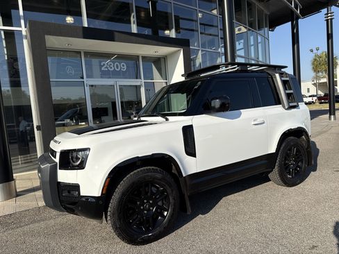 Used 2023 Land Rover Defender 90 X-Dynamic SE image 1