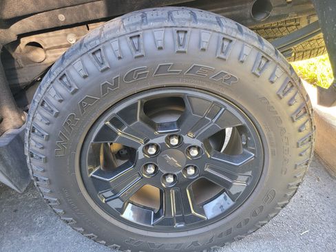 Used 2016 Chevrolet Silverado 1500 LTZ Z71 w/ LTZ Plus Package AWD/4WD image 8