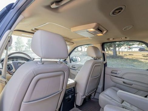 Used 2014 Cadillac Escalade Luxury image 13