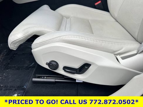 Used 2024 Volvo XC60 B5 Ultimate AWD/4WD image 18