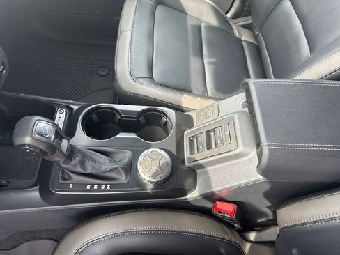 Used 2025 Ford Bronco Outer Banks AWD/4WD image 17