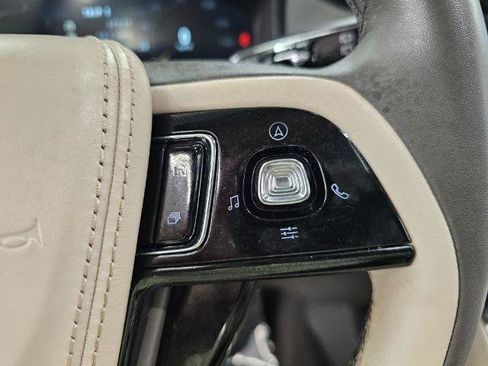 Used 2023 Lincoln Aviator AWD w/ Premium Package image 12