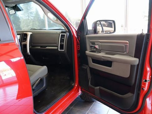 Used 2018 RAM 1500 Classic SLT image 31