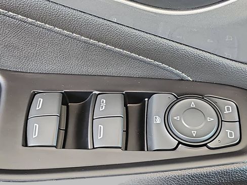 Certified 2023 Chevrolet Traverse LT FWD image 33