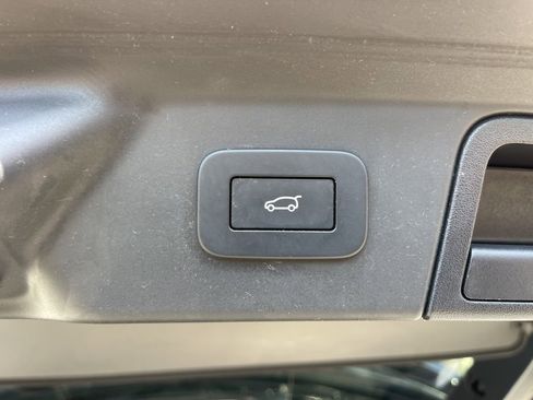 Used 2023 Land Rover Range Rover Velar S image 25