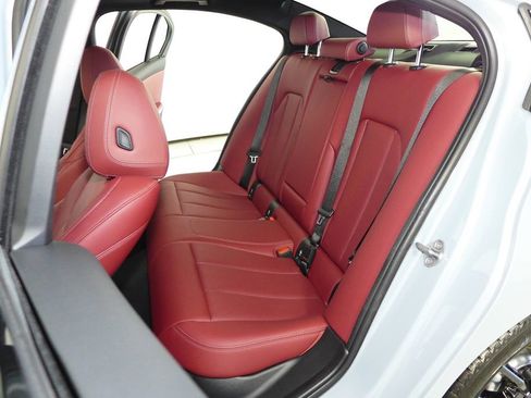 Used 2023 BMW 330i Sedan w/ M Sport Package image 21