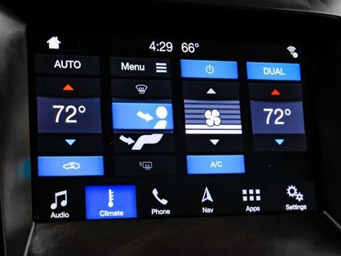 Used 2019 Ford Edge Titanium image 35