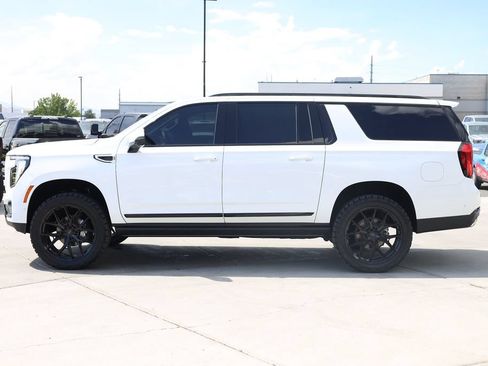 Used 2026 GMC Yukon XL Denali w/ Denali Reserve Package AWD/4WD image 3