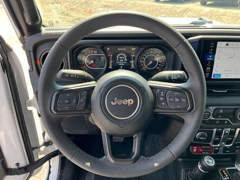 Used 2026 Jeep Gladiator Mojave AWD/4WD image 11