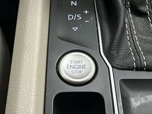 Used 2021 Volkswagen Atlas SE FWD image 24