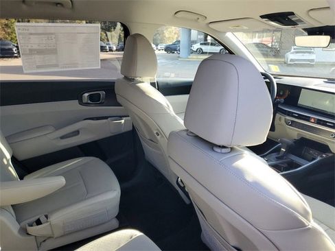 New 2025 Kia Sorento EX image 30